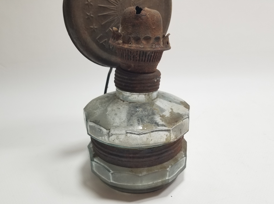 KÖŞELİ FORMLU YERLİ YAPIM ANTİKA GAZ LAMBASI