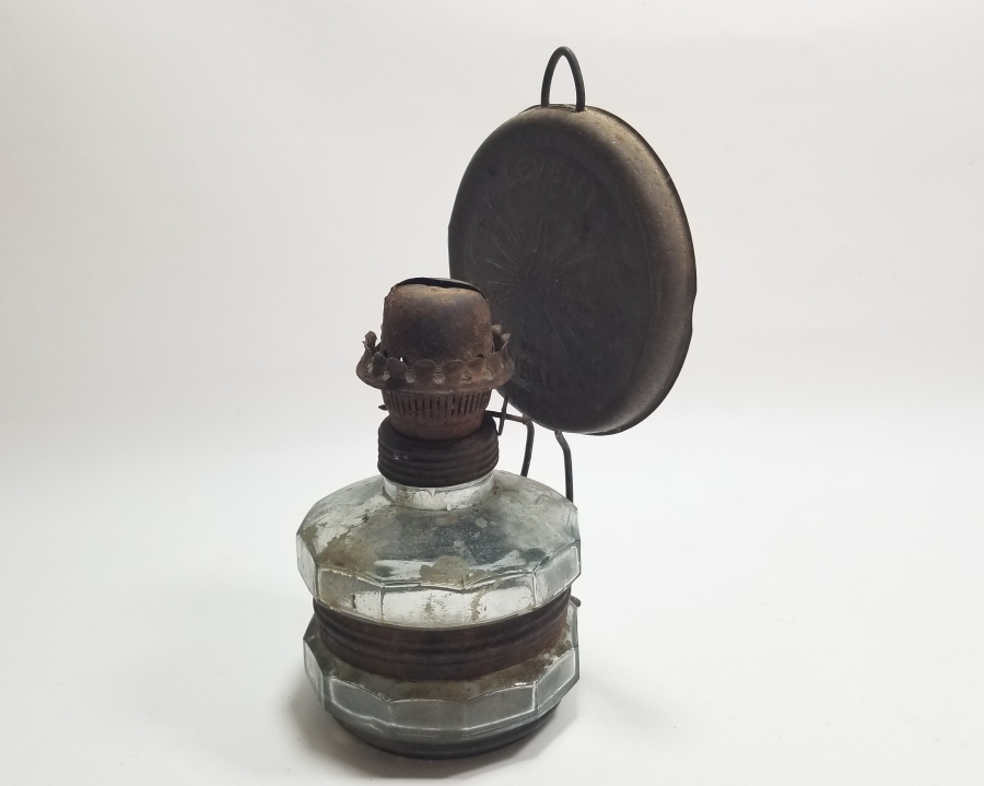 KÖŞELİ FORMLU YERLİ YAPIM ANTİKA GAZ LAMBASI