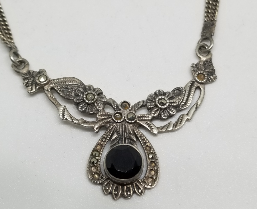 ÖZEL YAPIM KABARTMA İŞÇİLİKLİ GÜMÜŞ GERDANLIK