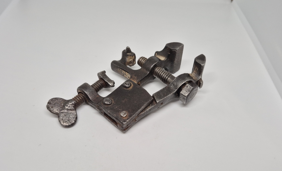 PRİMİTİF FORMDA ANTİKA MENGENE