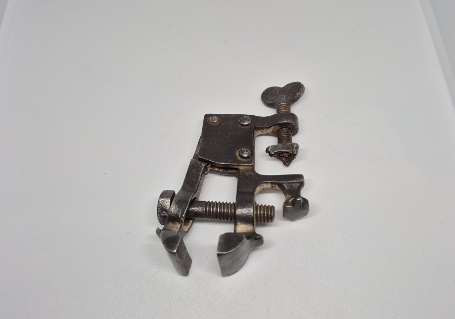 PRİMİTİF FORMDA ANTİKA MENGENE