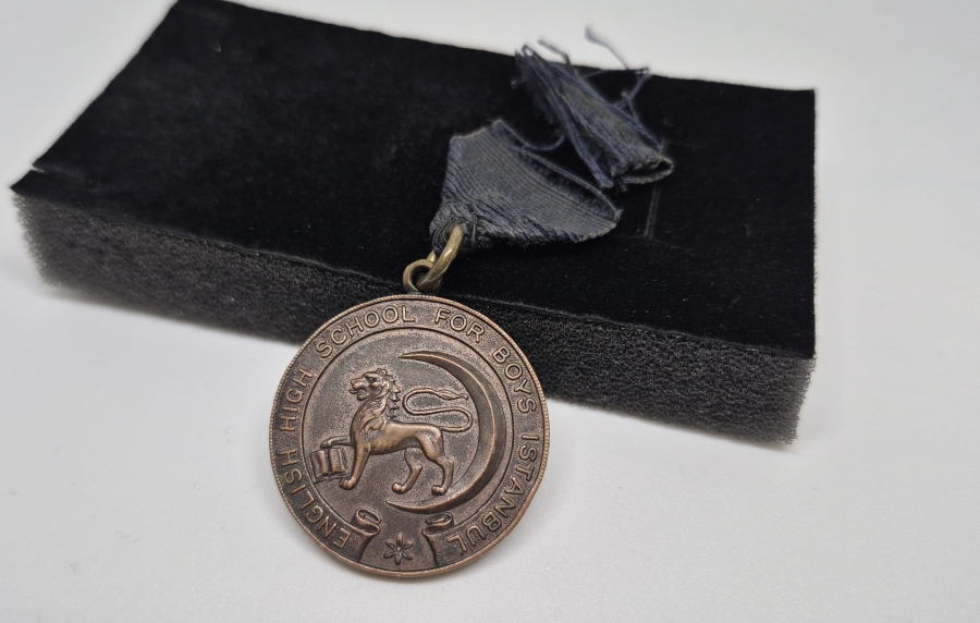 CUMHURİYET BAŞLARI NADİR OKUL MADALYASI