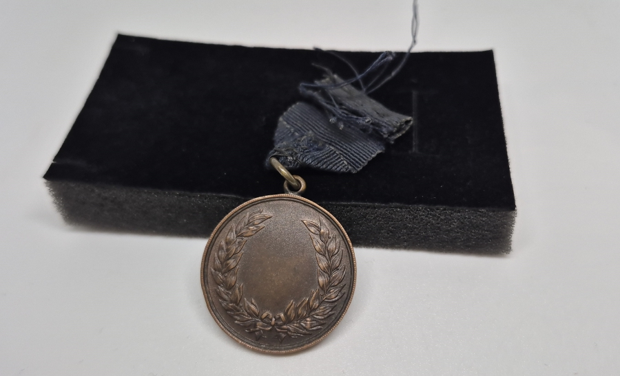 CUMHURİYET BAŞLARI NADİR OKUL MADALYASI