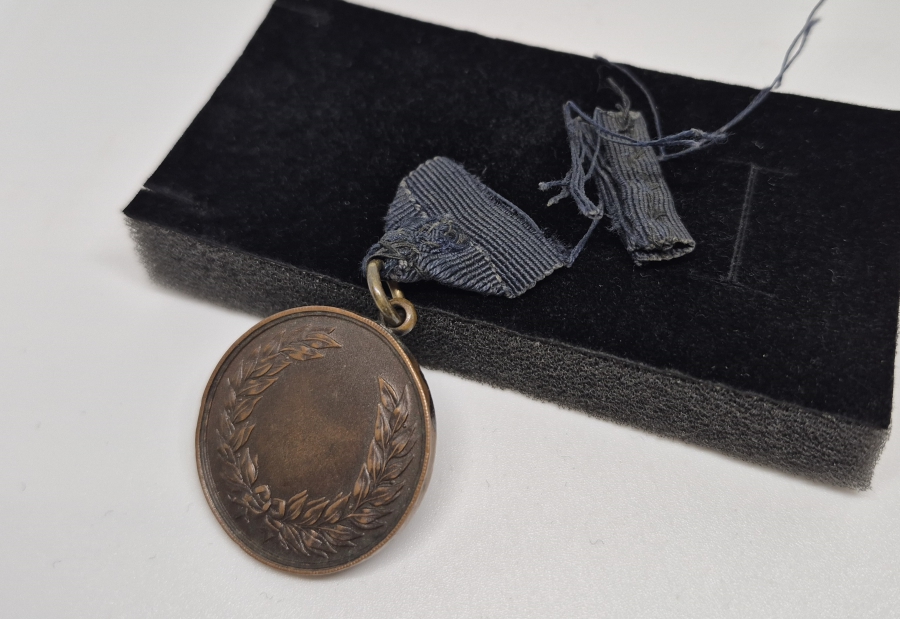 CUMHURİYET BAŞLARI NADİR OKUL MADALYASI