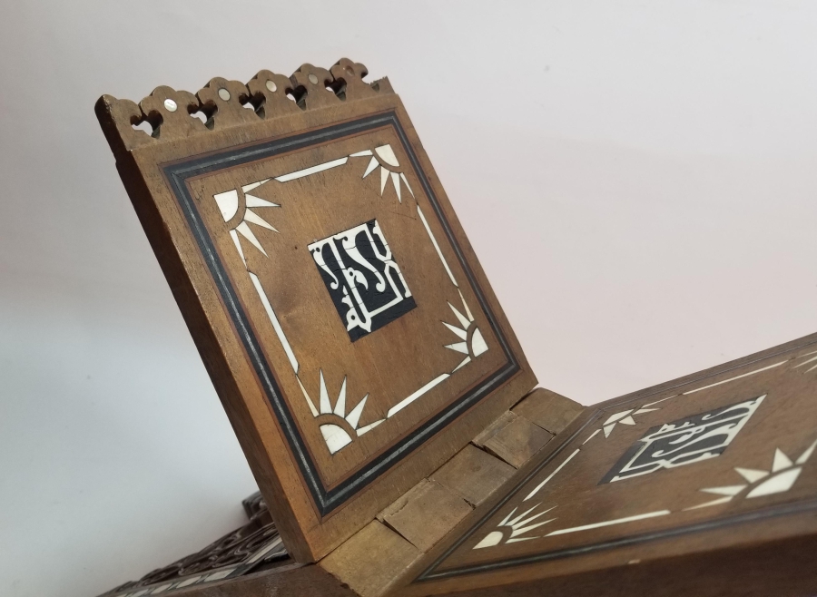 OSMANLI DÖNEMİ NADİR FİLDİŞİ APLİKLİ VE OYMA İŞÇİLİKLİ TEKKE İŞİ RAHLE