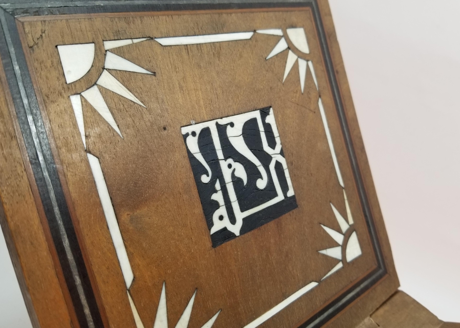 OSMANLI DÖNEMİ NADİR FİLDİŞİ APLİKLİ VE OYMA İŞÇİLİKLİ TEKKE İŞİ RAHLE