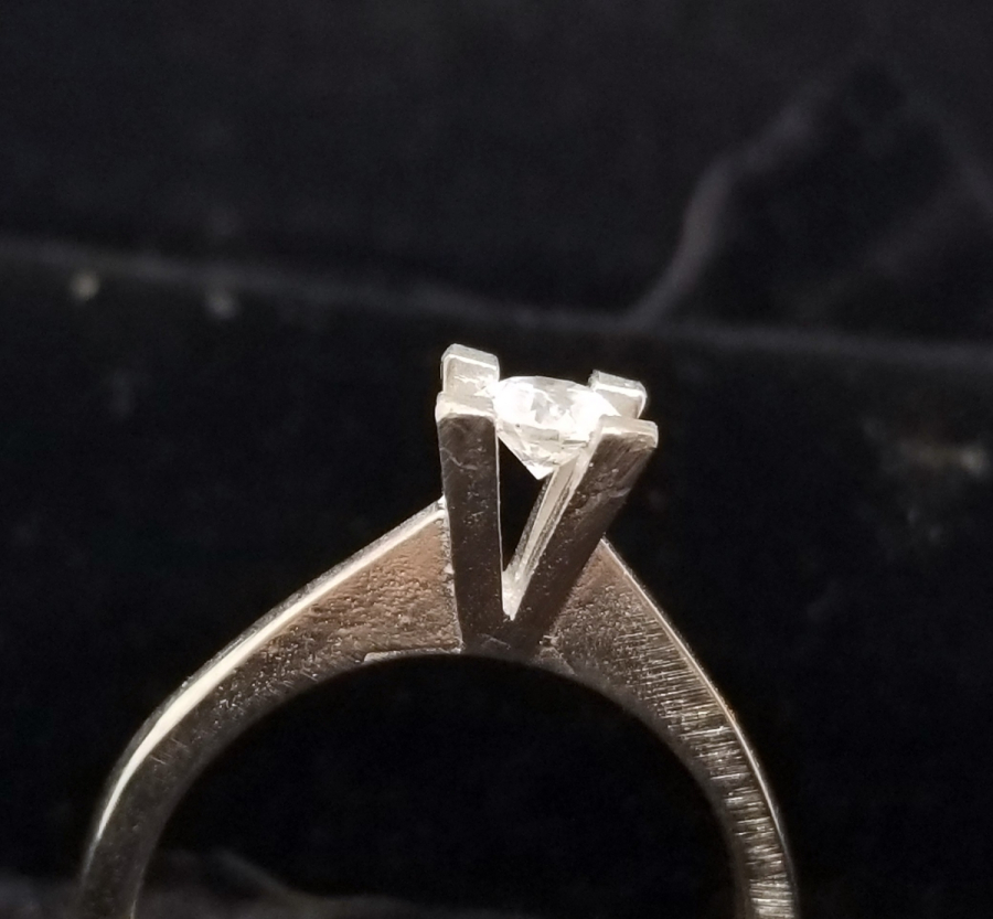 PIRLANTA TAŞLI TEKTAŞ YÜZÜK