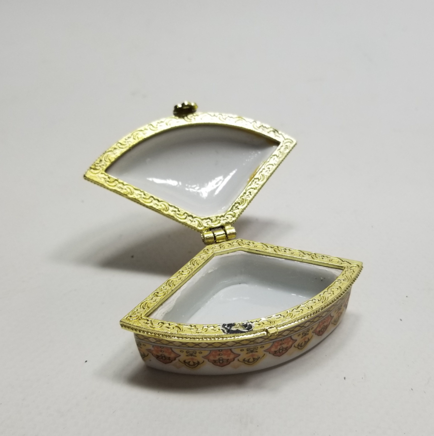 ÜZERİ YAZILI ANTİKA PORSELEN MÜCEVHER KUTUSU