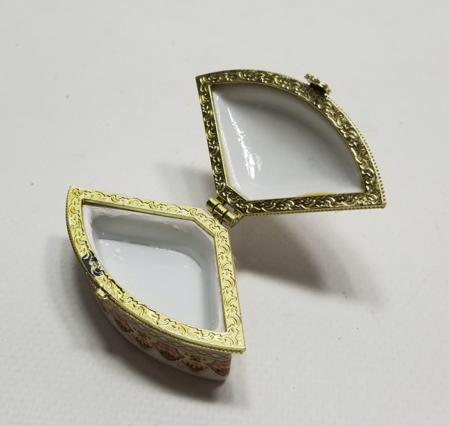 ÜZERİ YAZILI ANTİKA PORSELEN MÜCEVHER KUTUSU