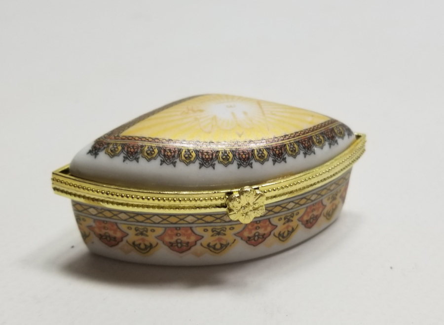 ÜZERİ YAZILI ANTİKA PORSELEN MÜCEVHER KUTUSU