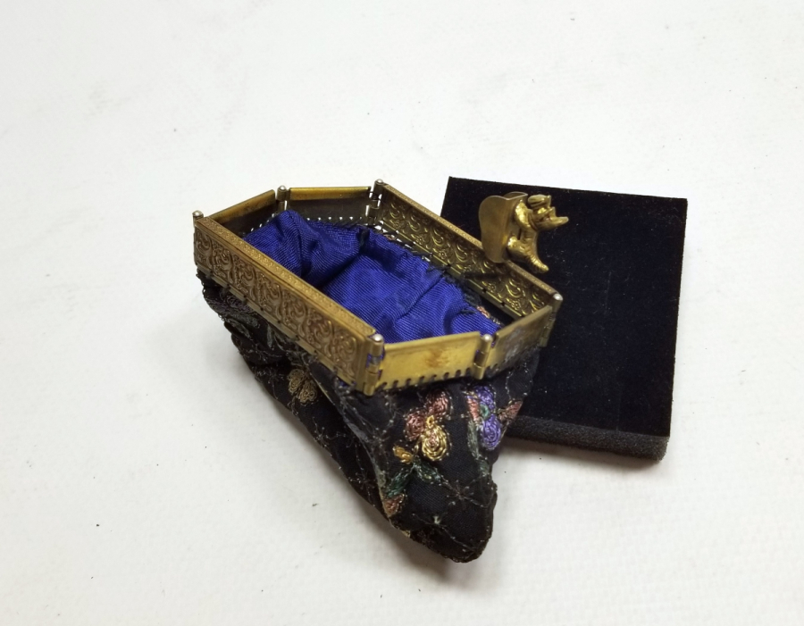 KABARTMA İŞÇİLİKLİ EL YAPIMI ANTİKA CÜZDAN