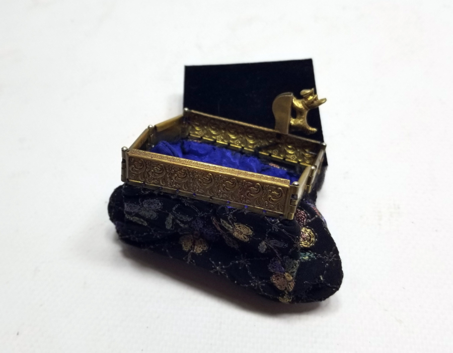 KABARTMA İŞÇİLİKLİ EL YAPIMI ANTİKA CÜZDAN