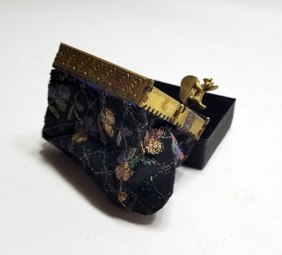 KABARTMA İŞÇİLİKLİ EL YAPIMI ANTİKA CÜZDAN