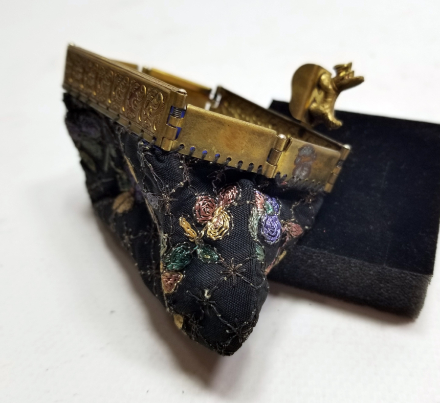 KABARTMA İŞÇİLİKLİ EL YAPIMI ANTİKA CÜZDAN