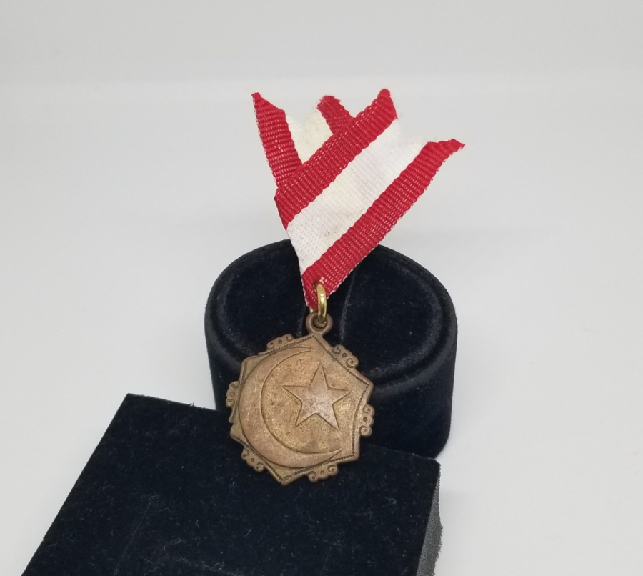 ÜZERİ AY YILDIZ FİGÜRLÜ NADİR TİPTE MEŞRUTİYET MADALYASI - İLK KEZ GÖRÜLÜYOR