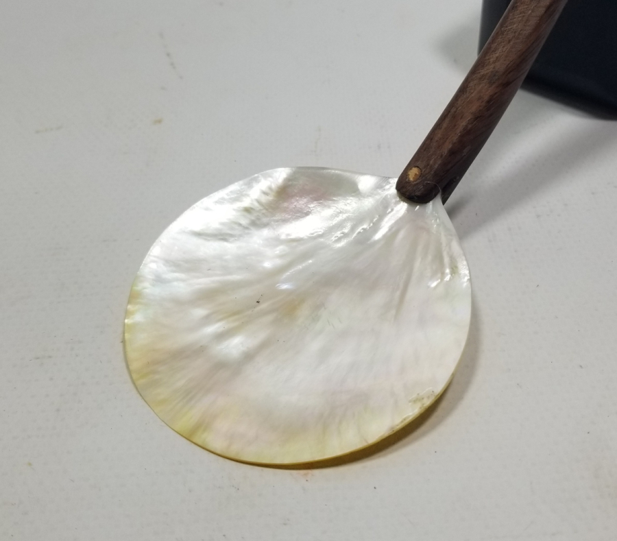 AHŞAP TUTMAÇLI ANTİKA SEDEF KAŞIK