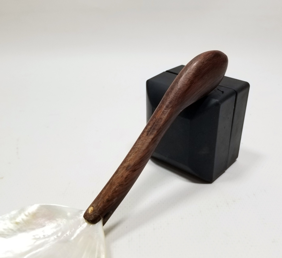 AHŞAP TUTMAÇLI ANTİKA SEDEF KAŞIK