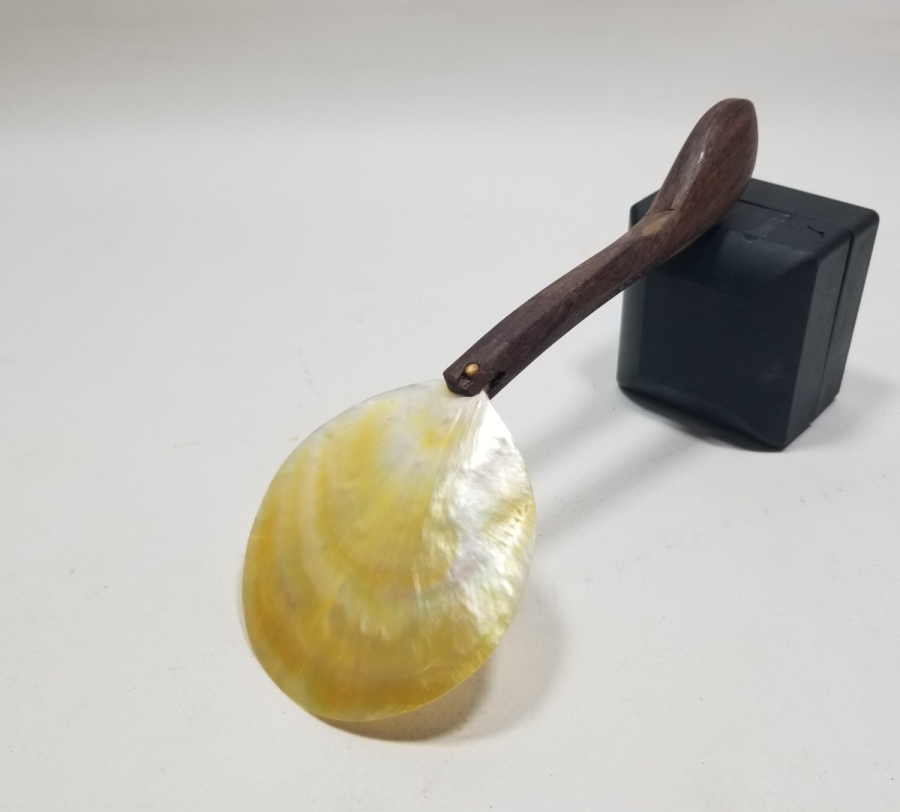 AHŞAP TUTMAÇLI ANTİKA SEDEF KAŞIK