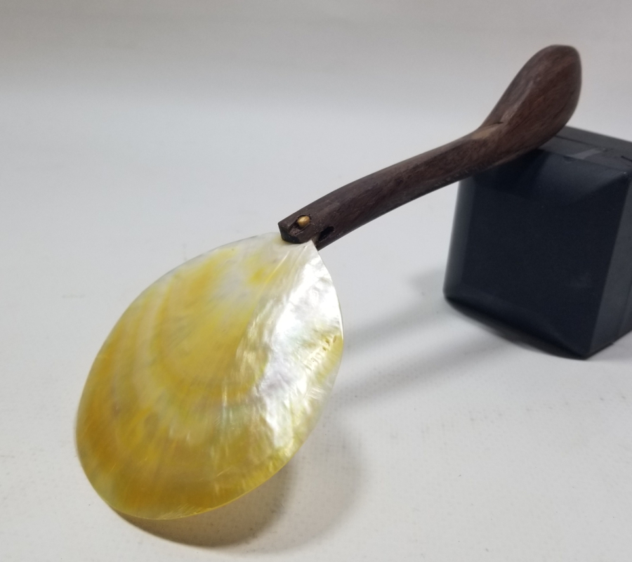 AHŞAP TUTMAÇLI ANTİKA SEDEF KAŞIK