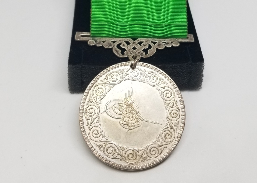 ORİJİNAL ASKISI İLE GÜMÜŞ TAHLİSİYE MADALYASI