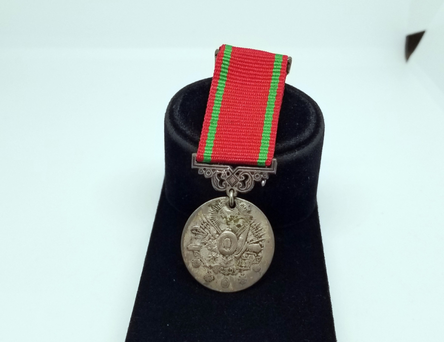 ÇİL KONDİSYONDA GÜMÜŞ LİYAKAT MADALYASI