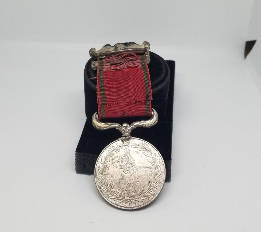 ORİJİNAL ALTI KÖŞELİ OSMANLI AY YILDIZLI ASKISI VE ORİJİNAL İPEK KURDELASIYLA OSMANLI TİPİ GÜMÜŞ KIRIM MADALYASI