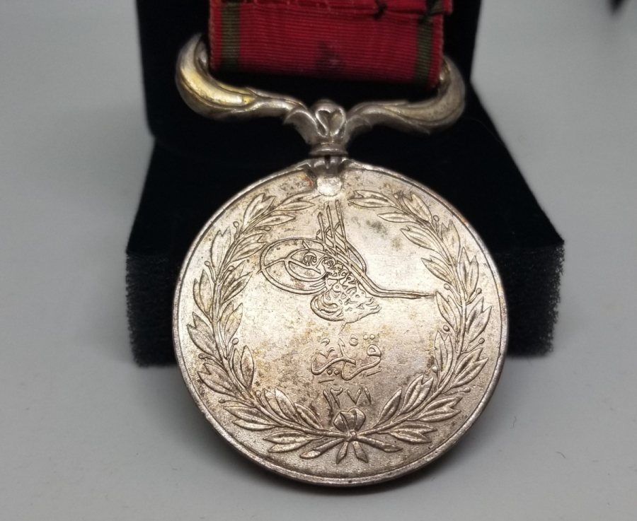 ORİJİNAL ALTI KÖŞELİ OSMANLI AY YILDIZLI ASKISI VE ORİJİNAL İPEK KURDELASIYLA OSMANLI TİPİ GÜMÜŞ KIRIM MADALYASI