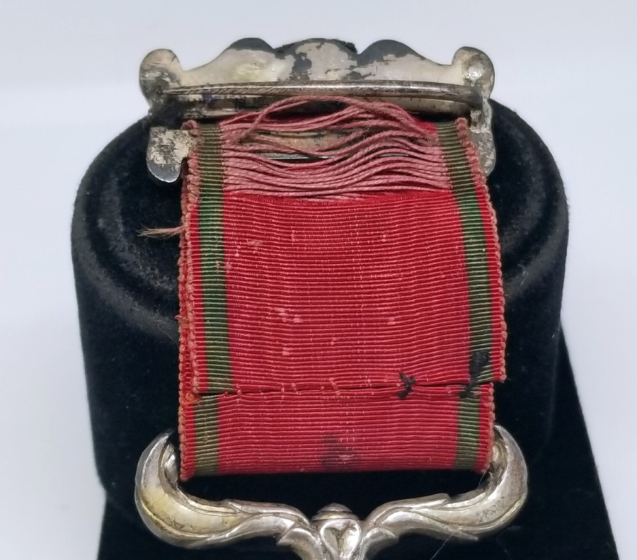 ORİJİNAL ALTI KÖŞELİ OSMANLI AY YILDIZLI ASKISI VE ORİJİNAL İPEK KURDELASIYLA OSMANLI TİPİ GÜMÜŞ KIRIM MADALYASI