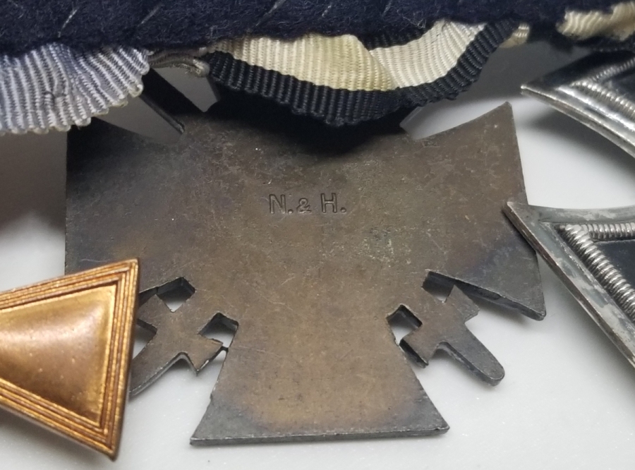 1. DÜNYA SAVAŞI DÖNEMİ DEMİR HAÇ - HINDENBURG NİŞANI VE LİYAKAT MADALYASI BULUNAN ÜÇLÜ MADALYA TAKIMI