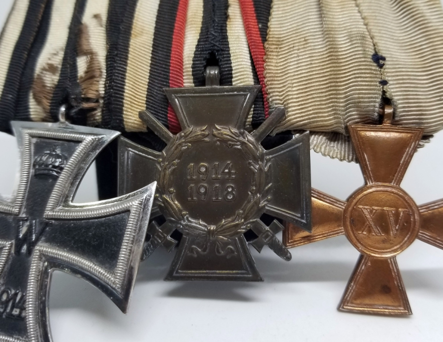 1. DÜNYA SAVAŞI DÖNEMİ DEMİR HAÇ - HINDENBURG NİŞANI VE LİYAKAT MADALYASI BULUNAN ÜÇLÜ MADALYA TAKIMI