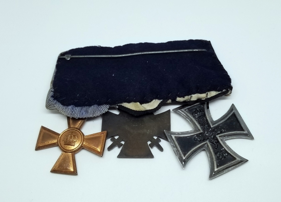 1. DÜNYA SAVAŞI DÖNEMİ DEMİR HAÇ - HINDENBURG NİŞANI VE LİYAKAT MADALYASI BULUNAN ÜÇLÜ MADALYA TAKIMI