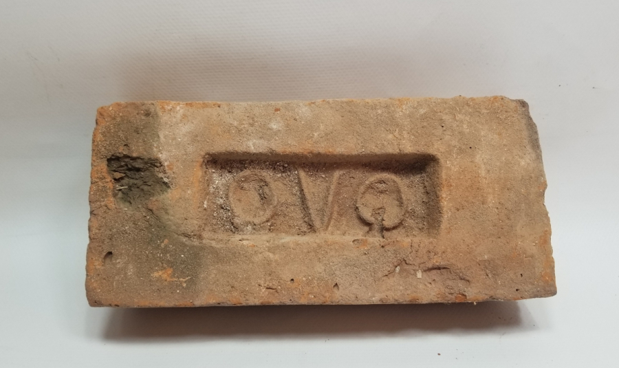 ÜZERİ RUMCA YAZILI OSMANLI DÖNEMİ TUĞLA