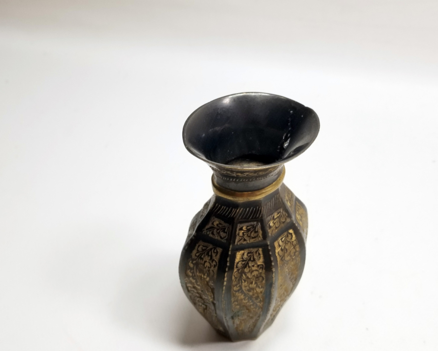 KABARTMA VE KALEM İŞÇİLİKLİ NADİR TİPTE ANTİKA ERZİNCAN VAZO