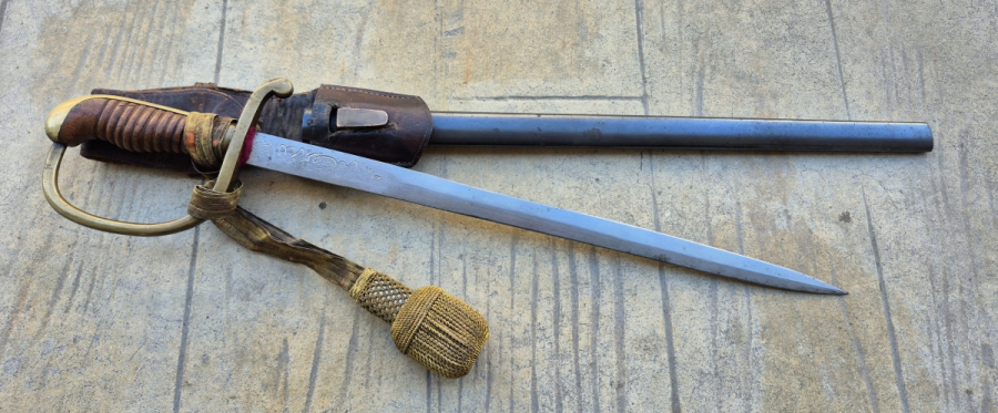 OSMANLI DÖNEMİ ORİJİNAL BEL ASKISI VE SIRMALI PÜSKÜLÜYLE ALLAH BİZİMLE YAZILI NADİR BOYDA TOPÇU KILICI - TOPÇU SUBAYI'NIN SON SAVUNMA KILICI