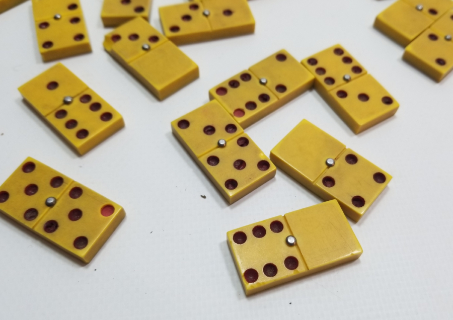 ANTİKA KATALİN DOMİNO TAŞLARI LOTU