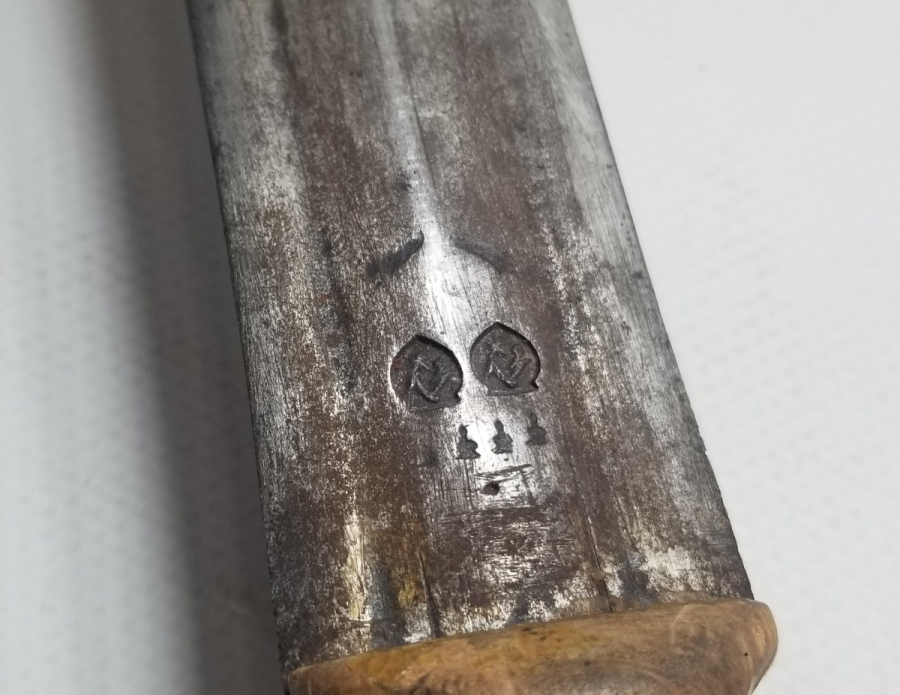 ÜZERİNDE YENİÇERİ ESNAF REMİZLERİ BULUNAN OSMANLI DÖNEMİ BÜYÜK BOY NADİR KAMA