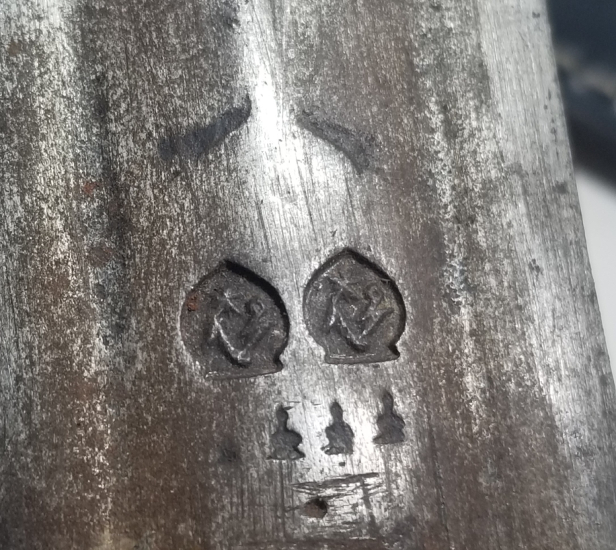 ÜZERİNDE YENİÇERİ ESNAF REMİZLERİ BULUNAN OSMANLI DÖNEMİ BÜYÜK BOY NADİR KAMA