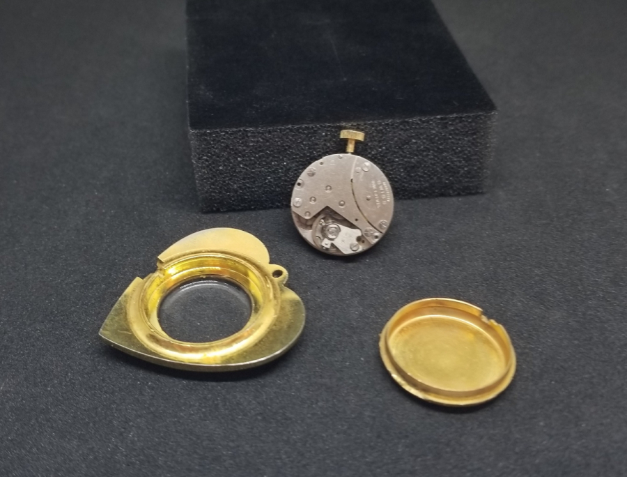 KALP FORMLU ALTIN KAPLAMA KURMALI ANTİKA KOLYE SAAT