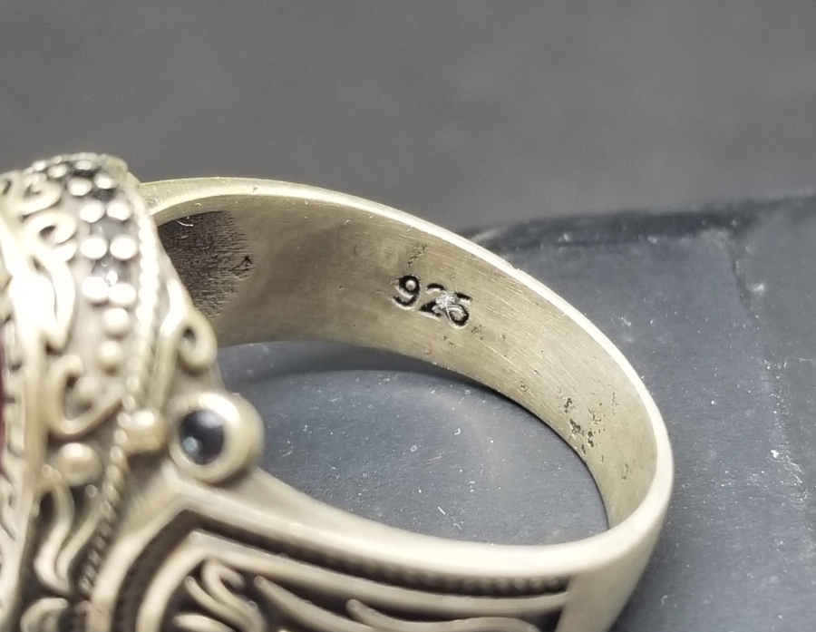 KABARTMA İŞÇİLİKLİ GÜMÜŞ KALIBINDA YAPILMIŞ GÜMÜŞ KAPLAMA YÜZÜK