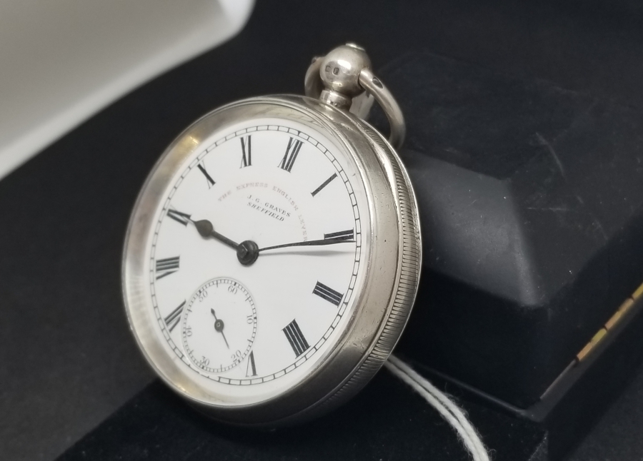 NADİR FORMDA GÜMÜŞ KASA İNGİLİZ YAPIMI KURMALI CEP SAATİ