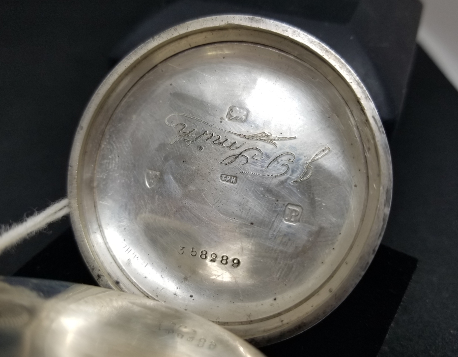 NADİR FORMDA GÜMÜŞ KASA İNGİLİZ YAPIMI KURMALI CEP SAATİ