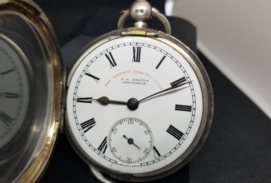 NADİR FORMDA GÜMÜŞ KASA İNGİLİZ YAPIMI KURMALI CEP SAATİ