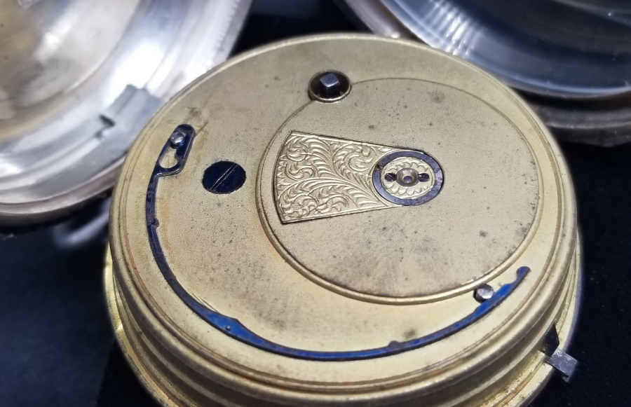 NADİR FORMDA GÜMÜŞ KASA İNGİLİZ YAPIMI KURMALI CEP SAATİ