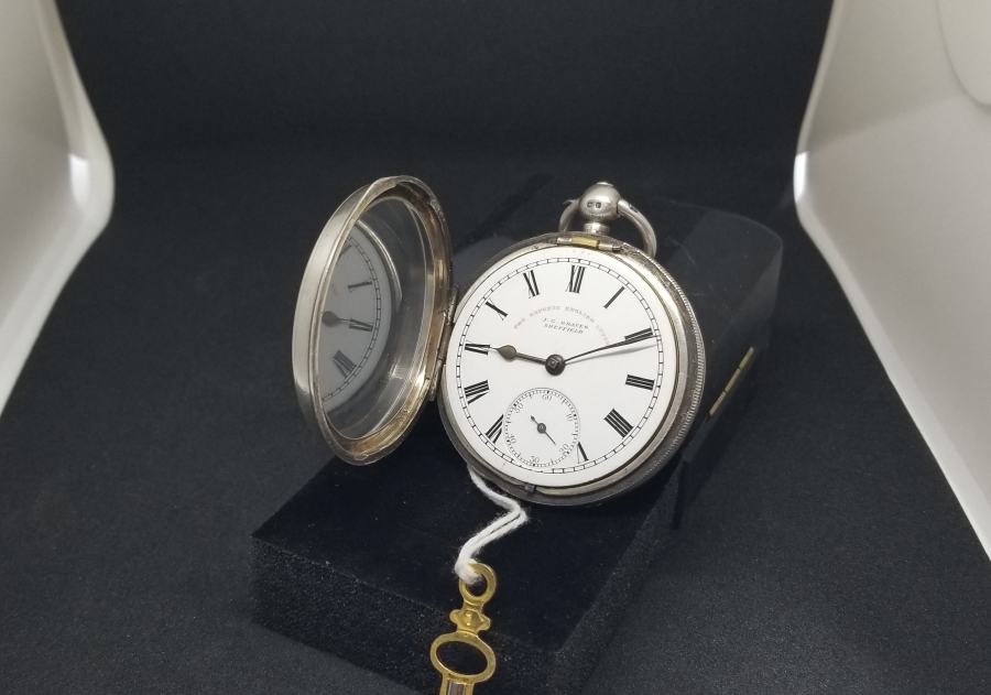 NADİR FORMDA GÜMÜŞ KASA İNGİLİZ YAPIMI KURMALI CEP SAATİ