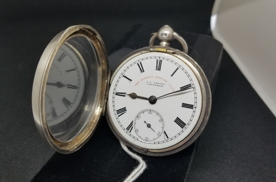 NADİR FORMDA GÜMÜŞ KASA İNGİLİZ YAPIMI KURMALI CEP SAATİ