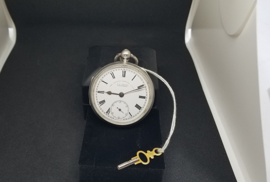 NADİR FORMDA GÜMÜŞ KASA İNGİLİZ YAPIMI KURMALI CEP SAATİ