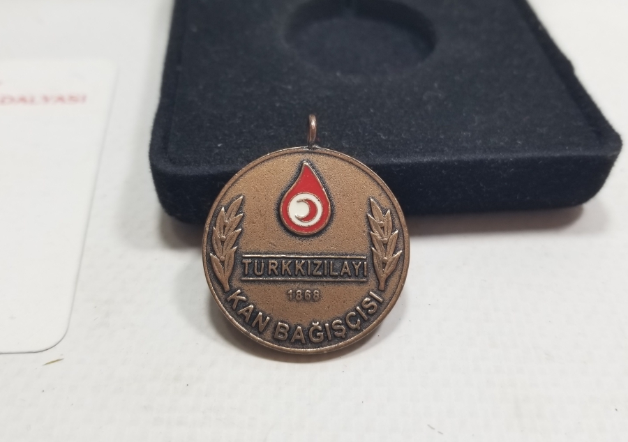 ORİJİNAL KUTUSUNDA ANTİKA BRONZ KAN BAĞIŞÇISI MADALYA