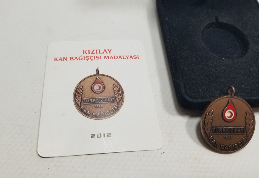 ORİJİNAL KUTUSUNDA ANTİKA BRONZ KAN BAĞIŞÇISI MADALYA