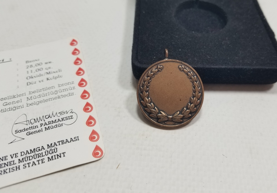 ORİJİNAL KUTUSUNDA ANTİKA BRONZ KAN BAĞIŞÇISI MADALYA