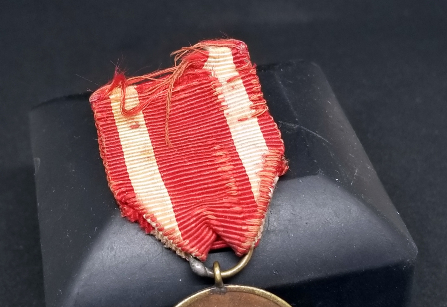 ORİJİNAL ASKISINDA NADİR 10. YIL MADALYONU